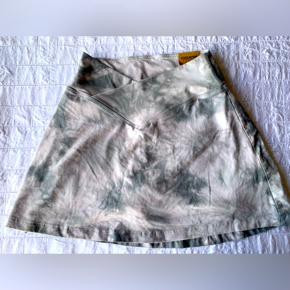 NWT Victoria's Secret PINK Active White and Gray Small Cotton High Waist V Skort - Picture 1 of 14